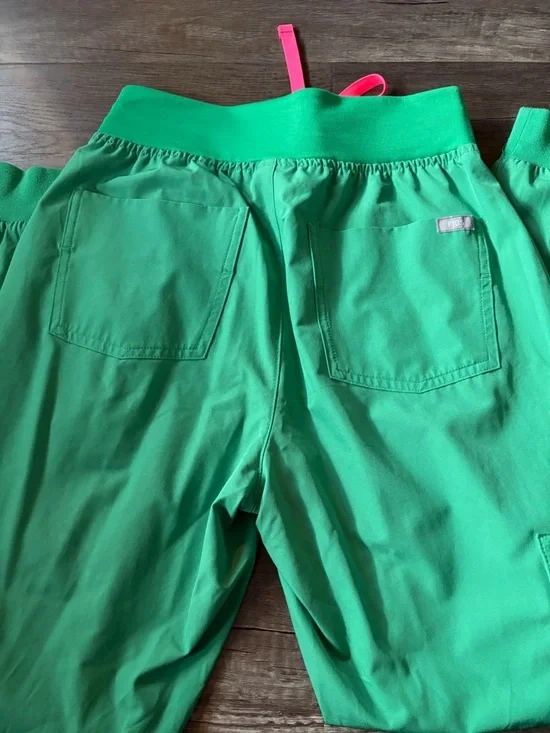 Figs Green Scrub Set with Pink Drawstring - Picture 8 of 8